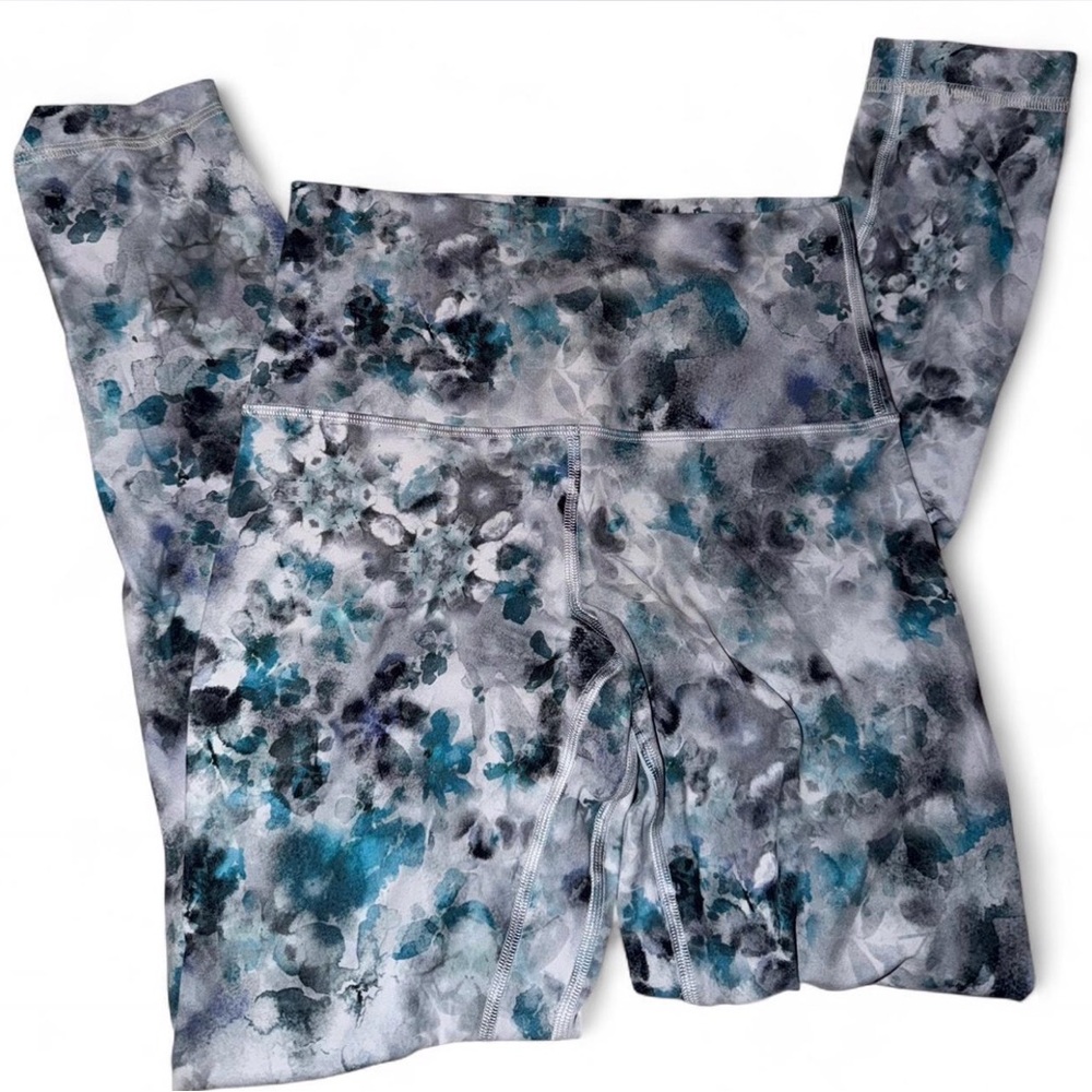 Lululemon Athletica Cute/Floral Patterned Leggings - Blues and Grays